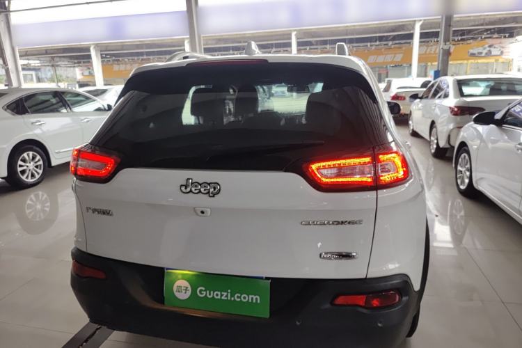 Used  Cherokee 2017 2.0L Superior Edition
