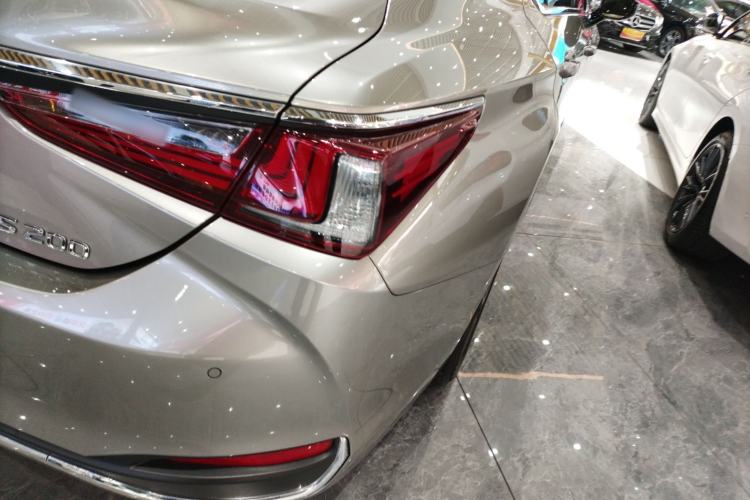 Used Lexus ES 2023 200 Excellence Edition
