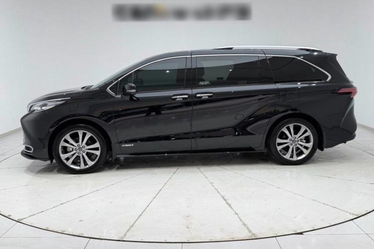 Used Toyota Sienna 2023 2.5L Hybrid Deluxe Edition

