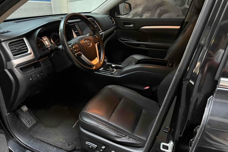 Used Toyota Highlander 2018 2.0T Four-Wheel Drive Luxury Edition 7 Seats China V Emission Standard
