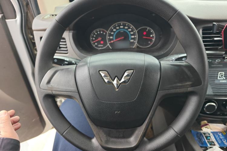 Used Wuling Rongguang V 2016 1.5L Standard Version

