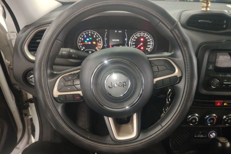 Used  Renegade 2017 180T Automatic Kinetic Edition+
