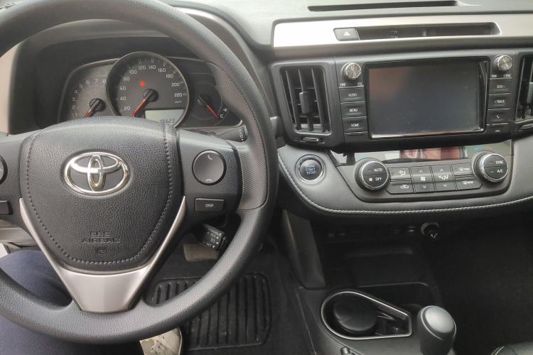 Used Toyota RAV4 2016 2.0L CVT Two-Wheel Drive Fashion Edition China V Standard