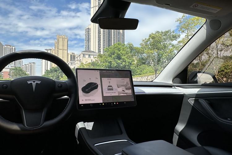 Used Tesla Model Y 2023 Rear-Wheel-Drive Version
