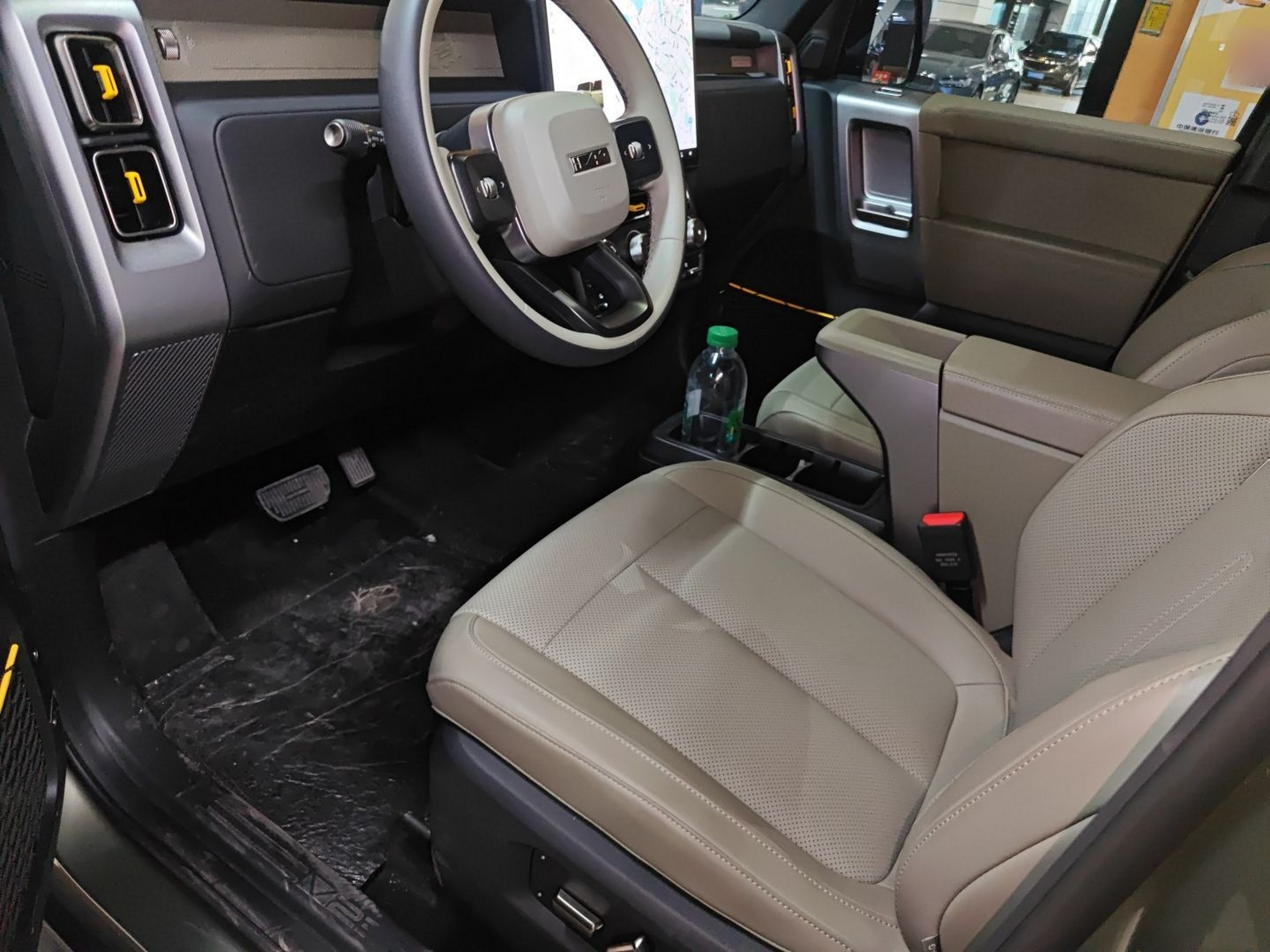 المقاعد الأمامية داخل السيارة