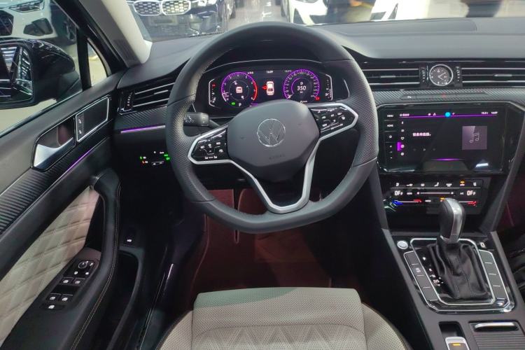 Used Volkswagen Magotan 2025 Zhongxiang Version 330TSI DSG Luxury Edition
