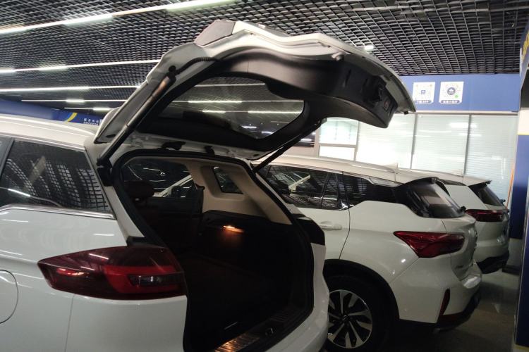 Used Geely Auto Emgrand X7 Sport 2018 1.8TD Automatic Two-Wheel Drive ZhiZun Model with 4G Connectivity
