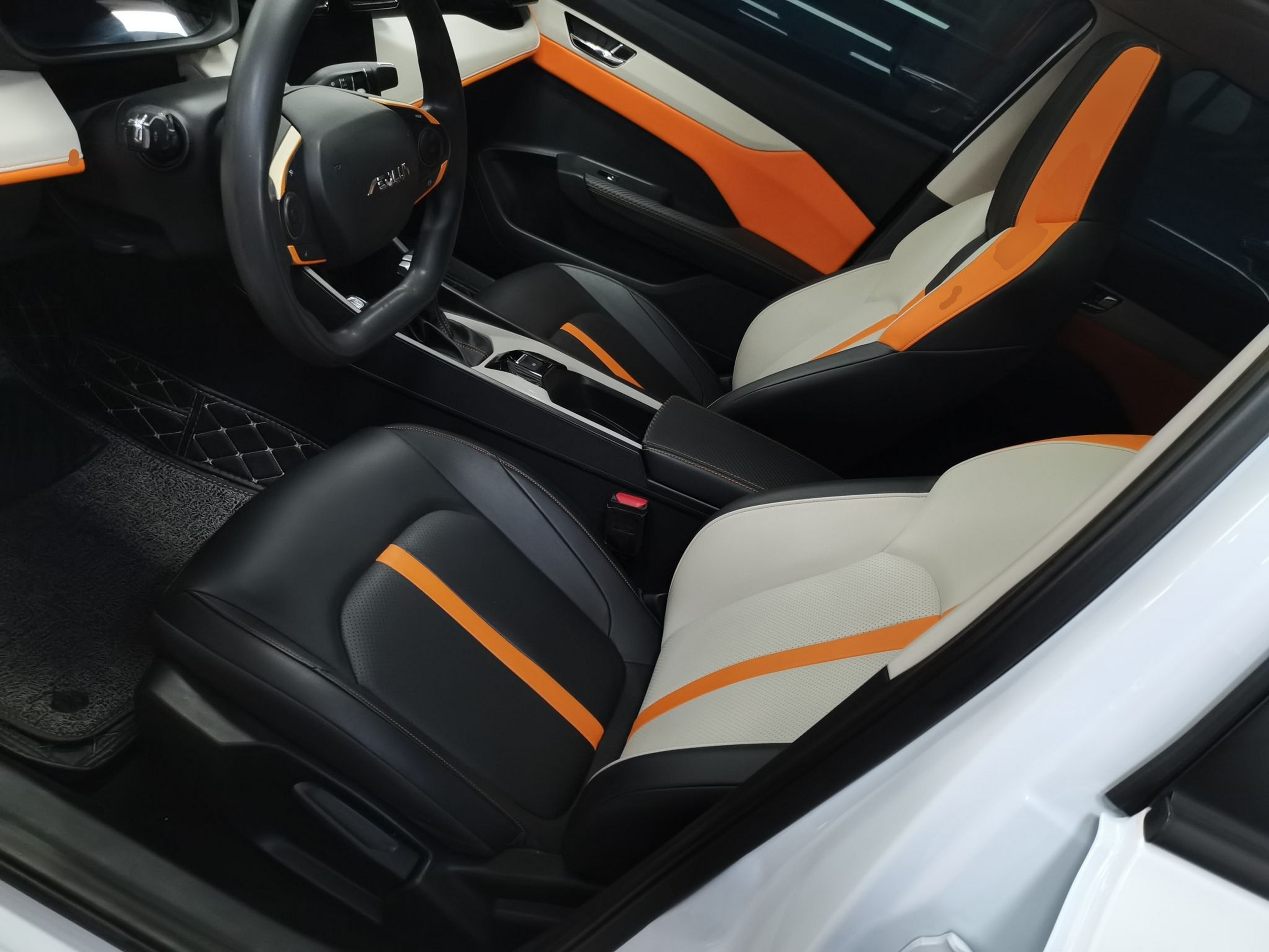 المقاعد الأمامية داخل السيارة