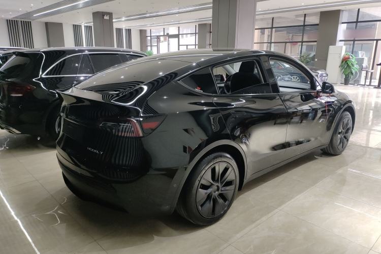 Used Tesla Model Y 2023 Rear-Wheel-Drive Version
