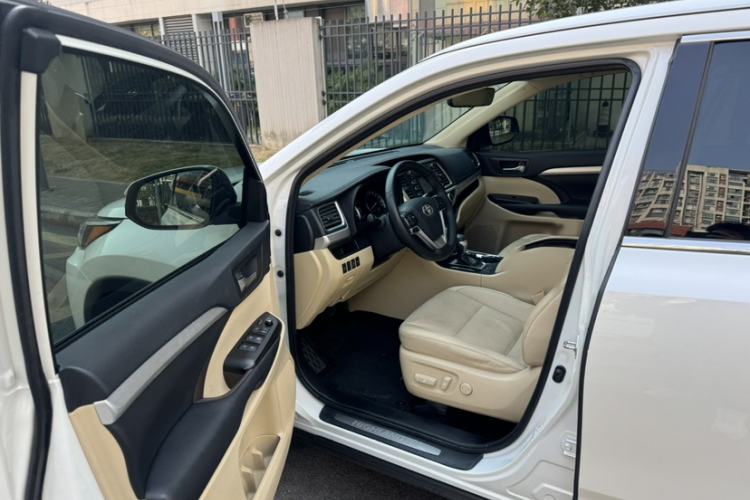 Used Toyota Highlander 2018 2.0T Four-Wheel Drive Luxury Version 7 Seats China VI Standard