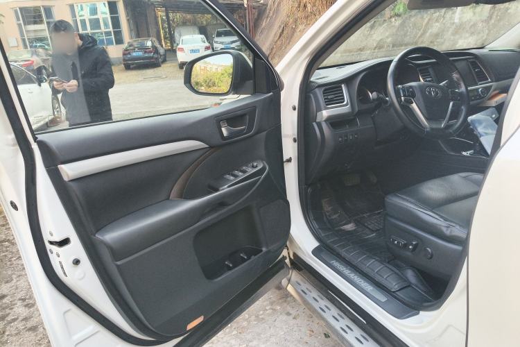 Used Toyota Highlander 2018 2.0T Four-Wheel Drive Prestige Version 7 Seats China V Emission Standard