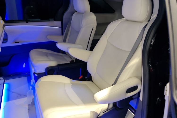 Used Toyota Sienna 2024 2.5L Hybrid Comfort Edition
