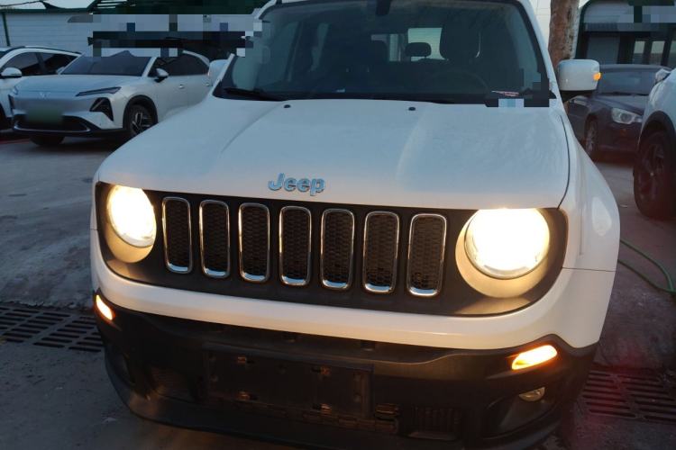 Used  Renegade 2018 Connected Large Screen Version 180T Automatic Kinetic Edition+
