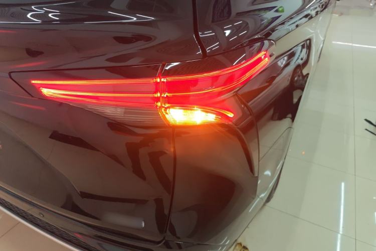 Used Toyota Granvia 2023 2.5L Hybrid Prestige VIP Edition
