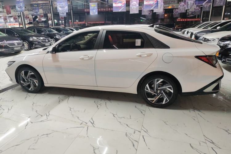 Used Hyundai Elantra 2023 1.5L CVT LUX Prestige Edition
