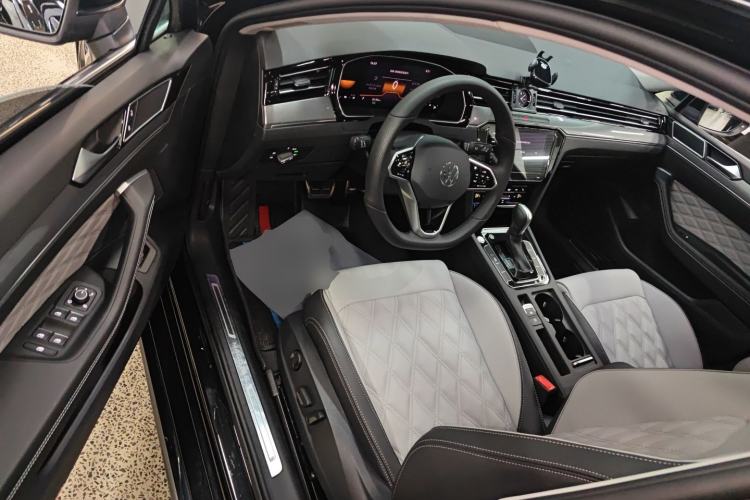 Used Volkswagen Magotan 2023 2 Million Units Limited Edition 330TSI DSG Leading Version