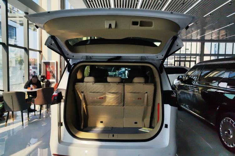 Used Buick GL8 New Energy 2025 Lu Shang Luxury Edition 7-Seater