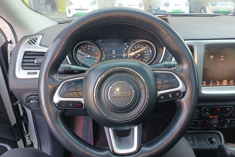 Used  Compass 2017 200T Automatic Family Edition
