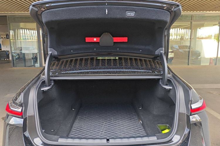 Used BMW 7 Series 2023 735Li Luxury Package
