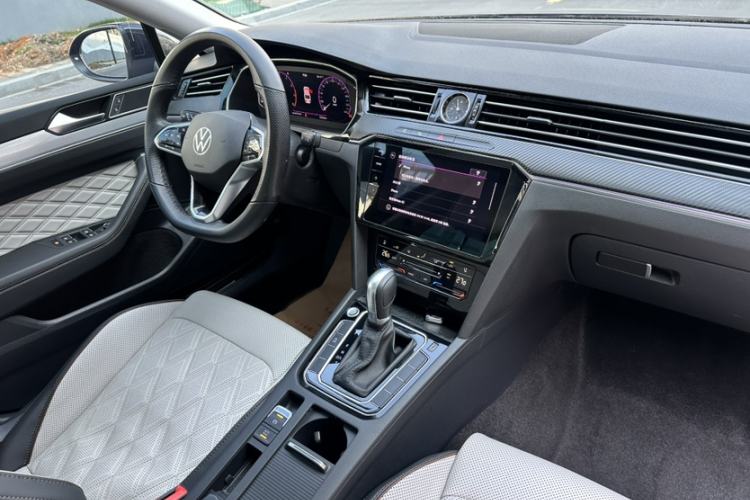 Used Volkswagen Magotan 2023 2 Million Units Limited-Edition 380TSI DSG Flagship Version
