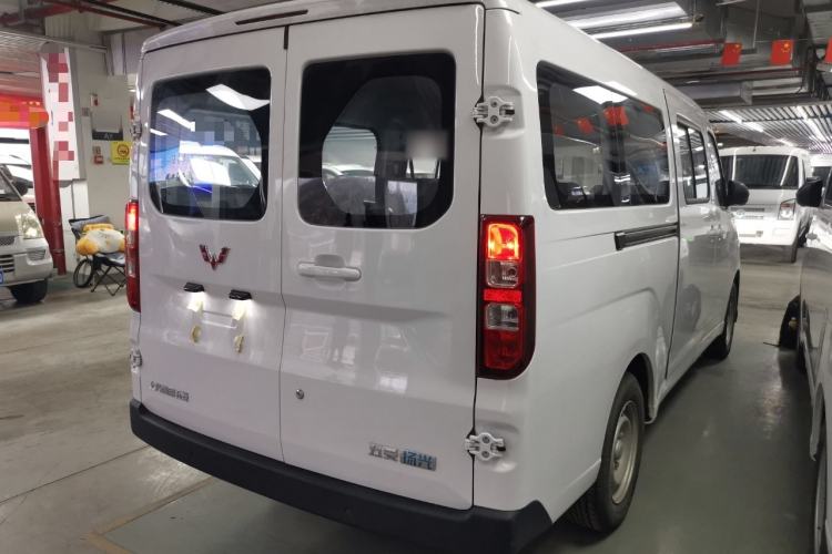 Used Wuling Yangguang 2025 Model 310KM Bus Edition—Customized by CATL
