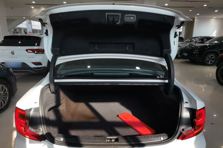 Used Volvo S90 2017 T4 Zhiyuan Edition
