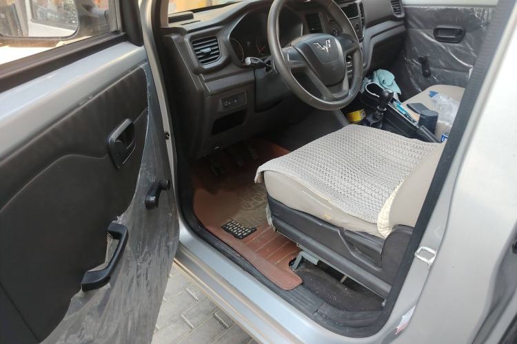 Used Wuling Hongguang V 2019 1.5L Jingqu Version China VI LAR
