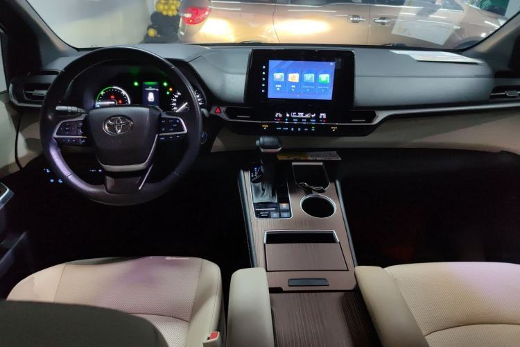 Used Toyota Sienna 2021 2.5L Hybrid Luxury Edition
