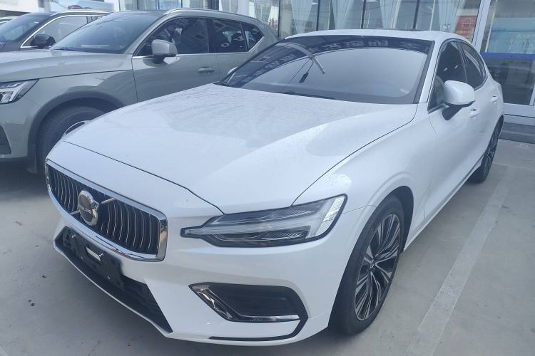 Used Volvo S60 2024 B4 Zhiyuan Luxury Edition
