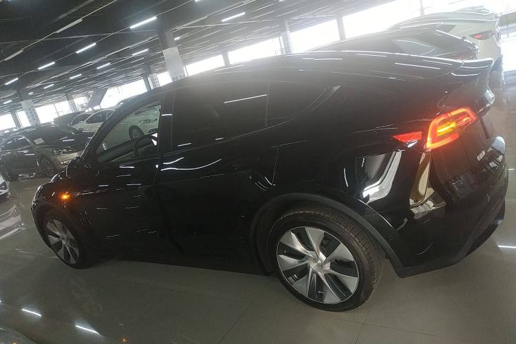 Used Tesla Model Y 2021 Long-Range All-Wheel-Drive Version 3D7
