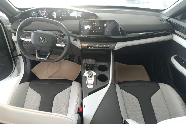 Used Changan UNI-V iDD 2024 Blue Whale Smart Electric iDD 136km ZhiKu Model