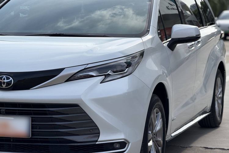 Used Toyota Sienna 2024 2.5L Hybrid Four-Wheel Drive Prestige Edition
