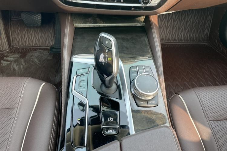 Used BMW 5 Series 2022 Second Facelift 525Li Luxury Package
