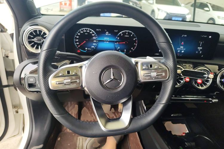 Used Mercedes-Benz A-Class 2022 Second Facelift A 200 L Sport Sedan Fashion Version
