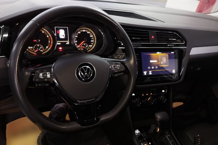 Used Volkswagen Tiguan L 2020 330TSI Automatic Two-Wheel Drive Panoramic Comfort Edition China VI Standard