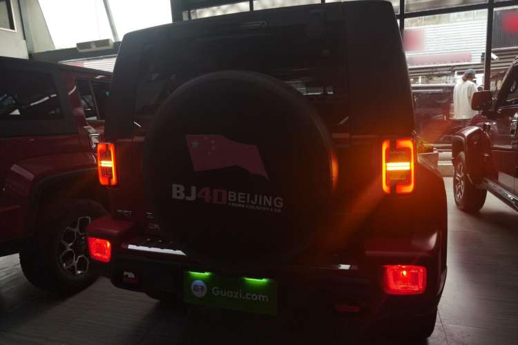 Used Beijing Auto BJ40 2023 2.0D Automatic Four-Wheel Drive Blade Hero Edition Adventurer Type (with Front and Rear Electronic Locks)
