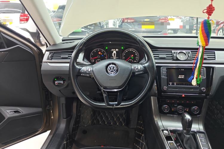 Used Volkswagen Passat 2017 330TSI DSG Luxury Edition
