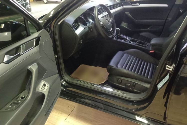 Used Volkswagen Magotan 2019 330TSI DSG Leading Model China VI Standard
