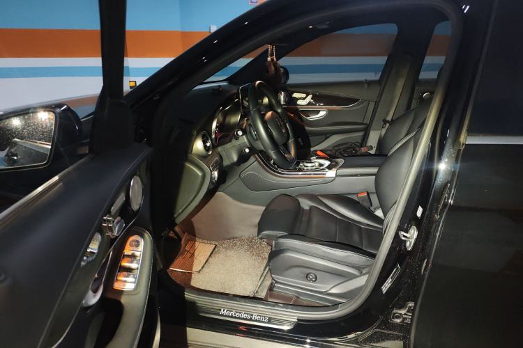 Used Mercedes-Benz GLC 2017 GLC 260 4MATIC Luxury Model