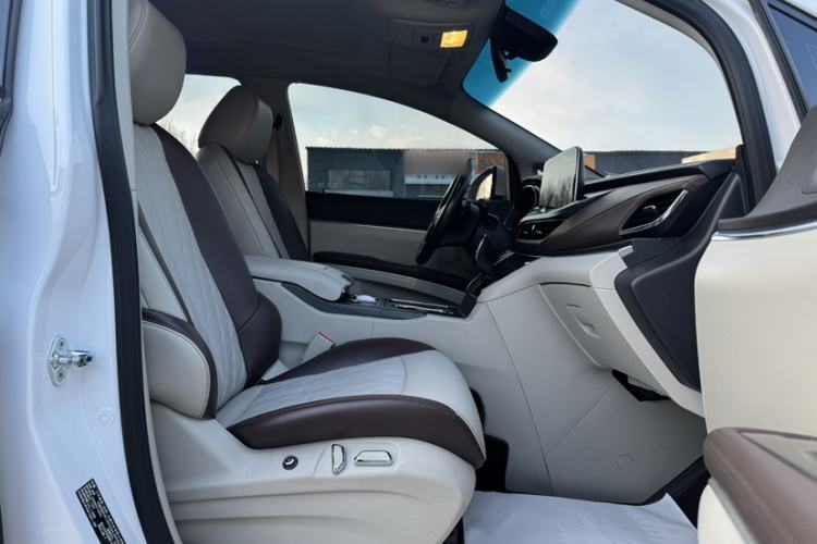 Used Buick GL8 2023 Land Executive Class Smart Enjoyment Model
