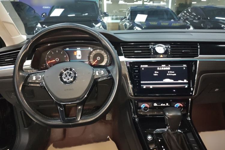 Used Volkswagen Phideon 2019 380TSI Two-Wheel Drive Business Edition China VI Standard
