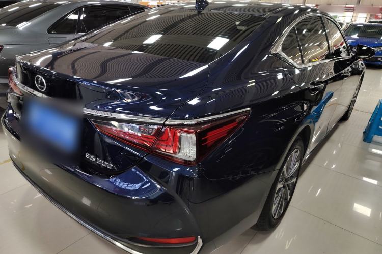 Used Lexus ES 2022 200 Excellence Edition

