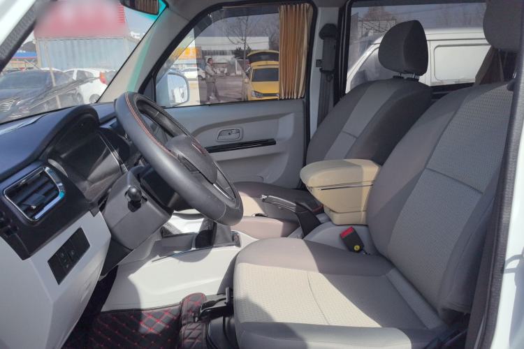 Used Jinbei Hiace X30 2024 1.5L Wealthy-Style Passenger Van 5/6/7 Seater
