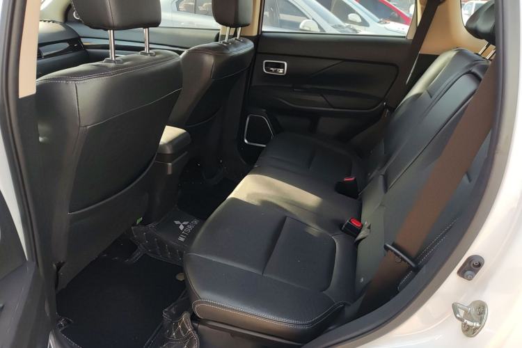 Used Mitsubishi Outlander 2018 2.0L Two-Wheel Drive Glory Edition 5 Seats
