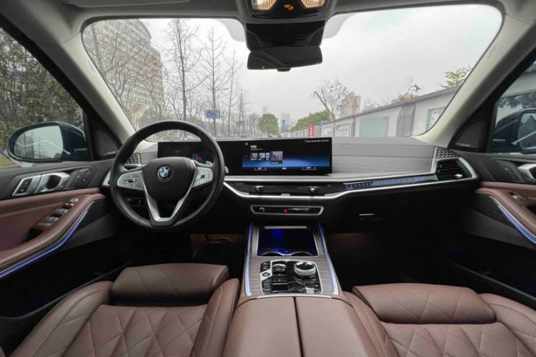 Used BMW X7 2023 xDrive40i Luxury Package with Leading Features