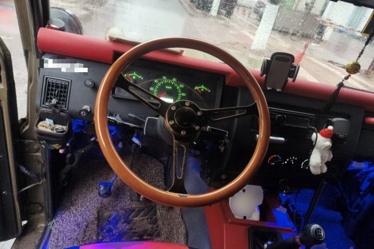 Used  212 Classic 2016 2.0L Square Door Four-Wheel Drive Luxury Version China V
