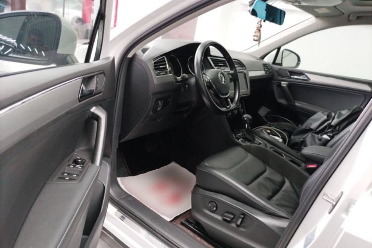 Used Volkswagen Tiguan L 2019 330TSI Automatic Two-Wheel Drive Panoramic Comfort Edition China VI Standard
