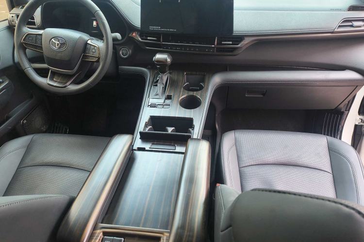 Used Toyota Sienna 2024 2.5L Hybrid Four-Wheel Drive Prestige Edition
