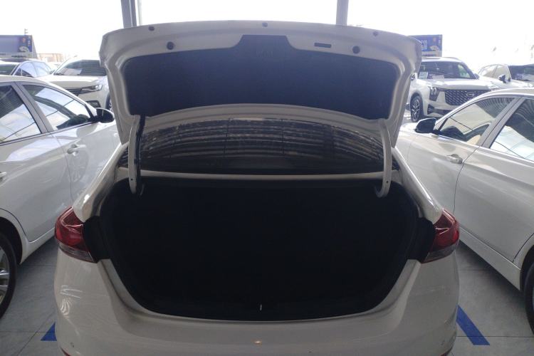 Used Hyundai Elantra 2016 1.6L Automatic ZhiXuan – Elite Version