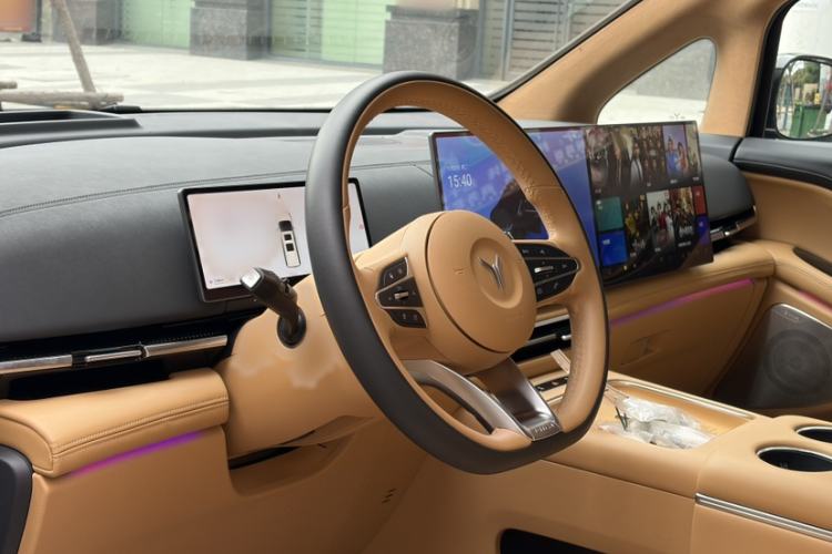 Used VOYAH Dream 2025 PHEV Four-Wheel-Drive Flagship Kunpeng Edition
